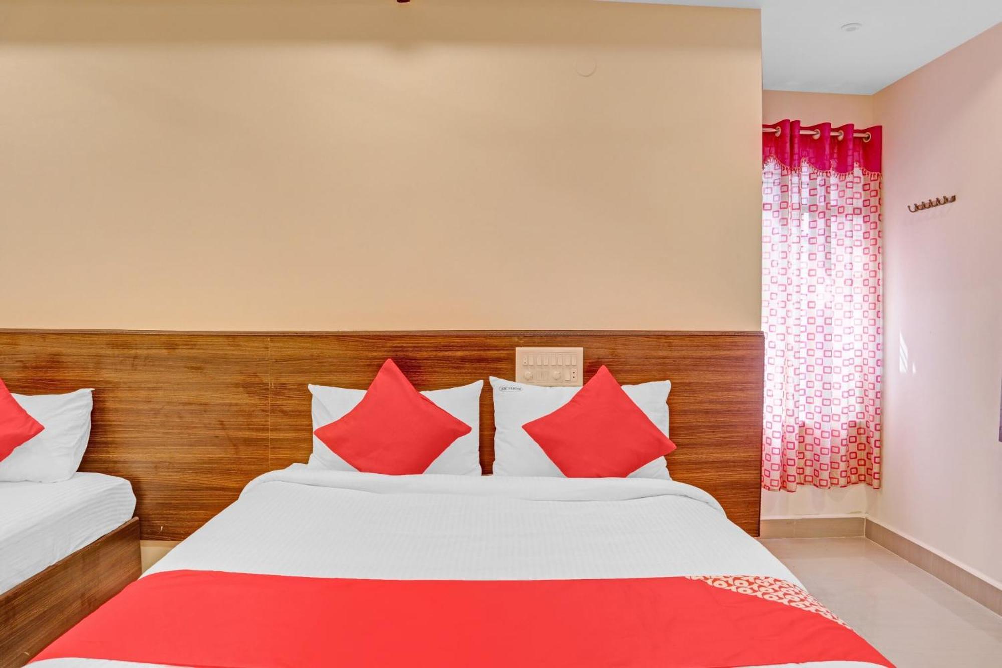 Super Hotel O Ramya Inn Warangal Exteriör bild