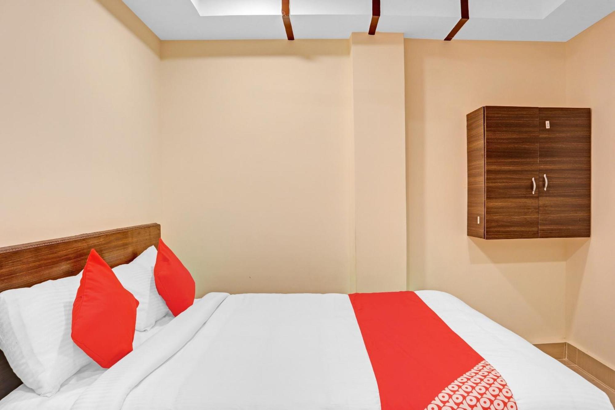 Super Hotel O Ramya Inn Warangal Exteriör bild