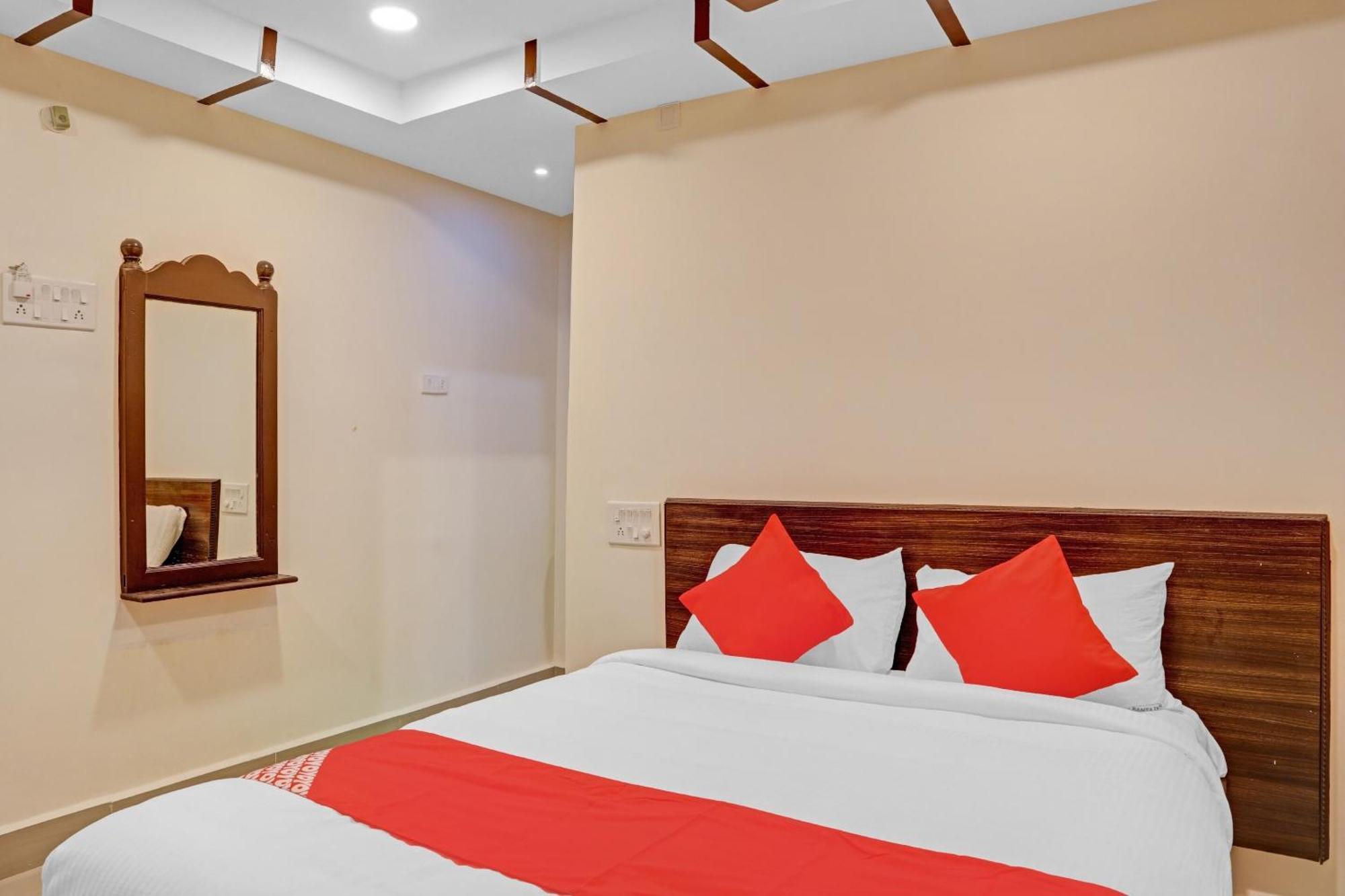 Super Hotel O Ramya Inn Warangal Exteriör bild